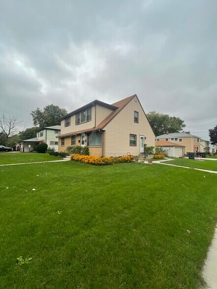 Primary Photo - 6071 S Lake Dr