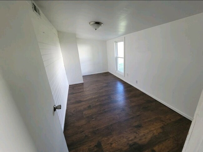 Bedroom - 4 Main Ave