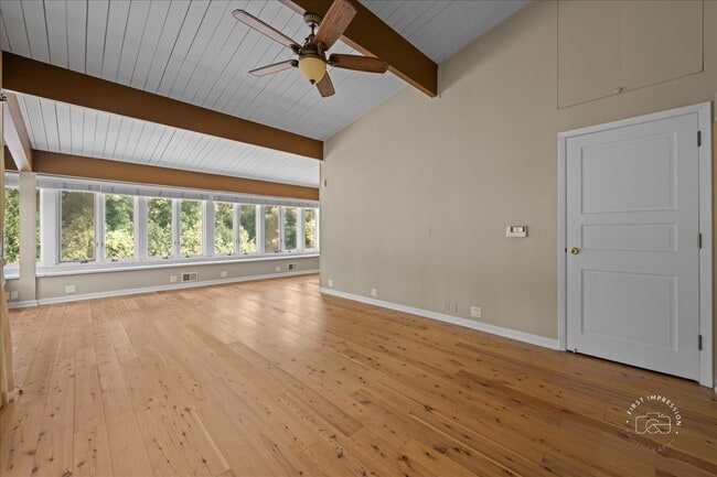 Building Photo - 921 S Batavia Ave
