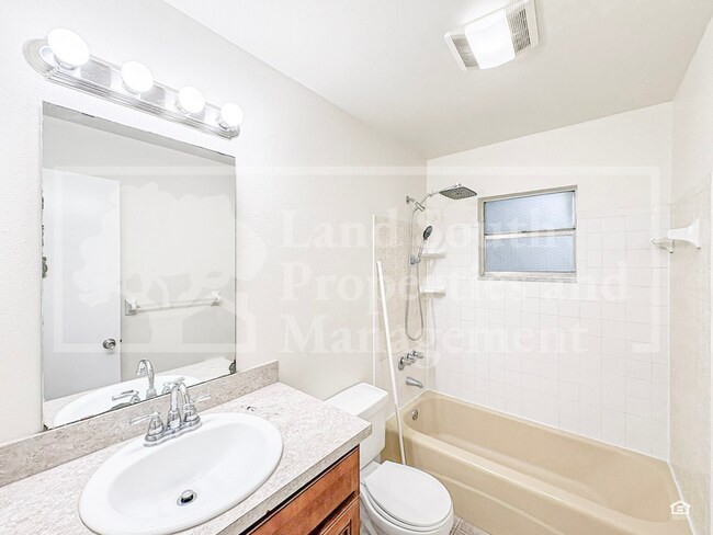 Building Photo - 4819 Fernery Ln