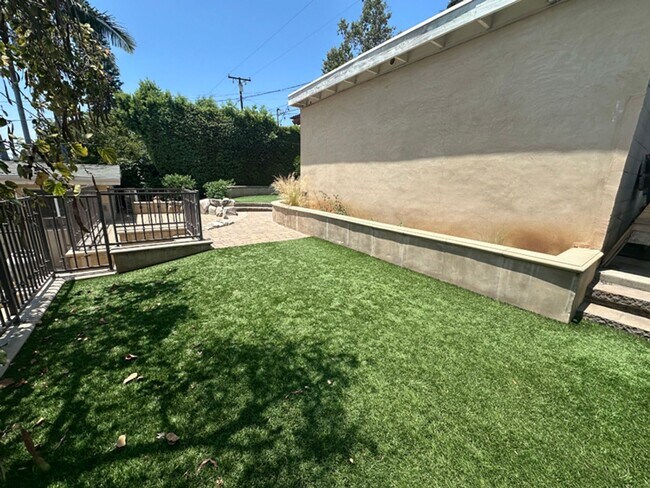 Building Photo - 2BD/1BA DT Fullerton Vintage 1922 House w/...