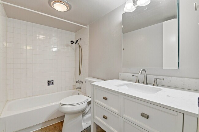 Building Photo - $2,240.95 - 2 Bed, 2 Bath Condo in Denver with Central AC!