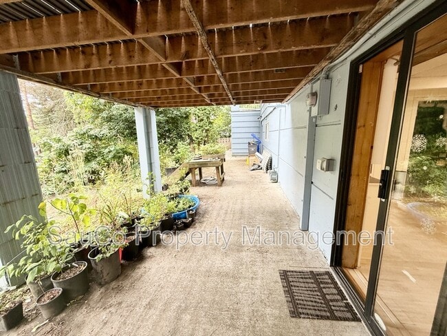 Building Photo - 4751 SW 53rd Ave