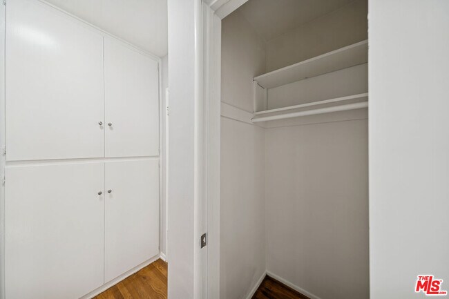 Building Photo - 5329 Vantage Ave