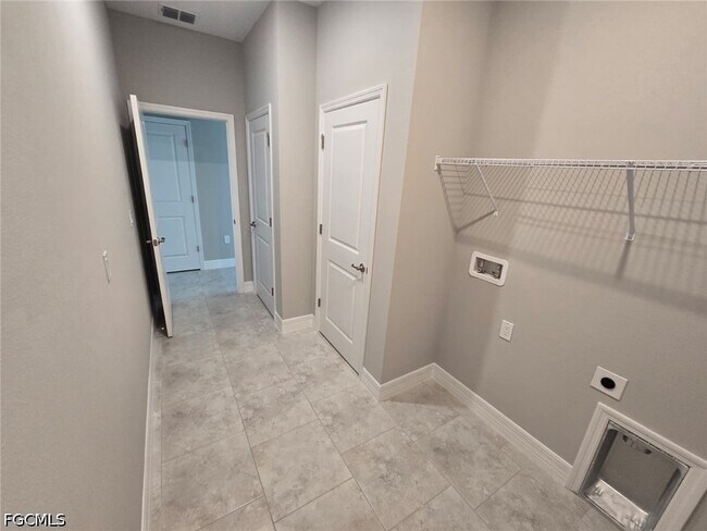 Building Photo - 1021 Alcalde St E