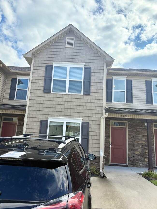 Building Photo - 456 Sullivan Loop Rd