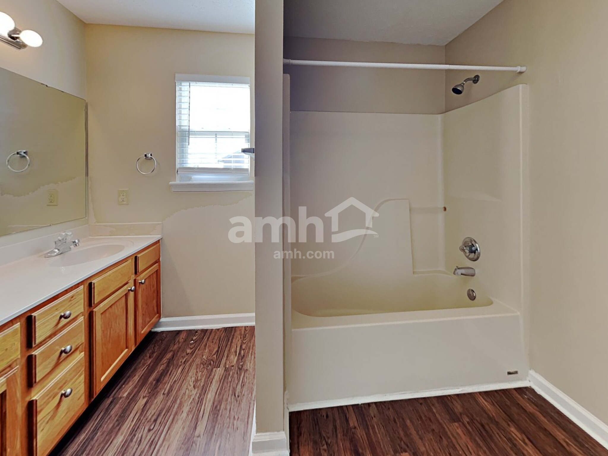 Building Photo - 981 Foxtail Dr
