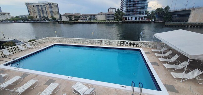 Building Photo - 1825 S Ocean Dr