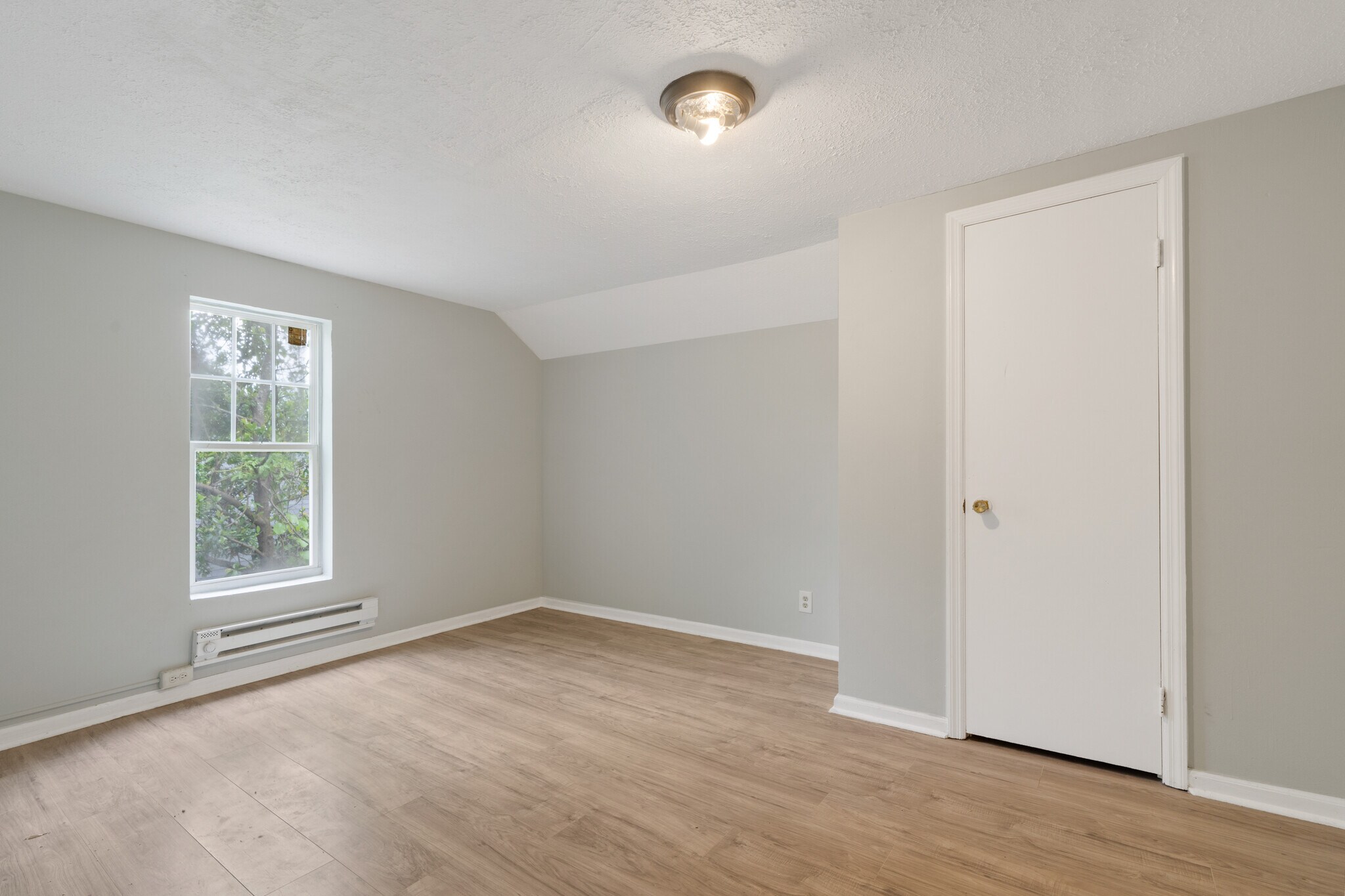 Building Photo - 608 Monroe St