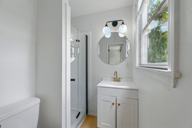 Building Photo - Remodeled 3 Bed/2 Bath Home with Bonus Upper Room Near Booming 9 Mile Rd Hub