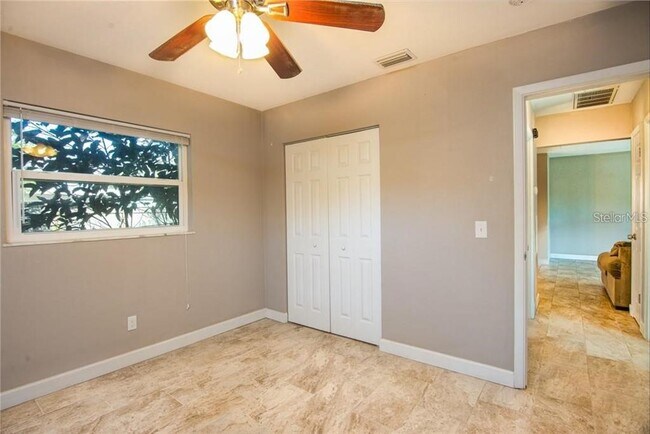 Building Photo - 2074 Greenbriar Blvd