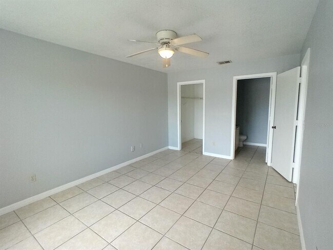 Building Photo - 2550 N Alafaya Trail