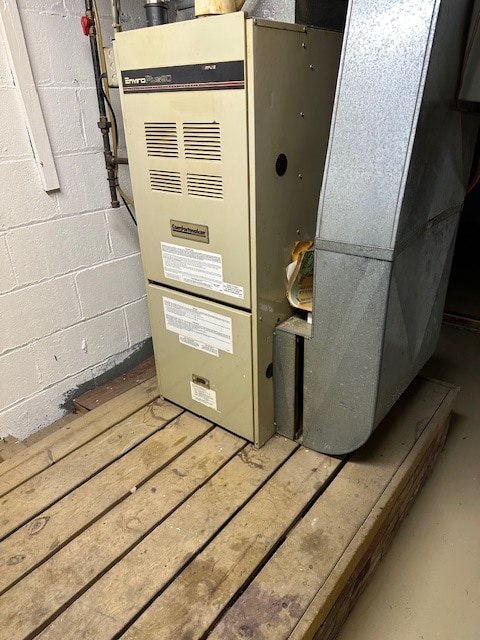 Building Photo - 294 Richter St