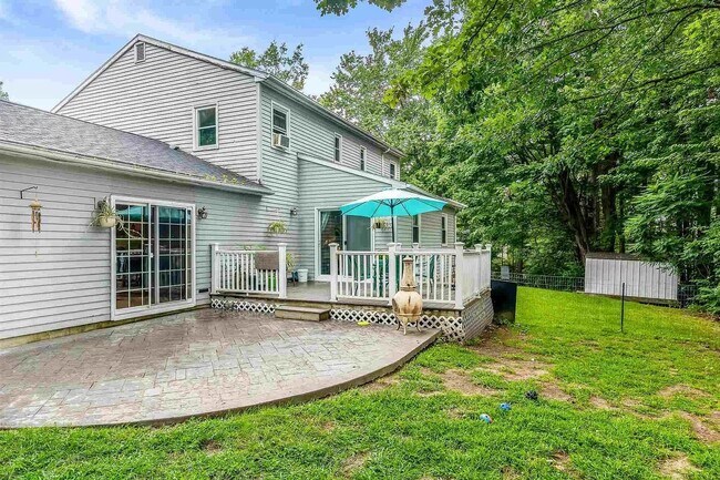 Building Photo - 56 Morellen Ln