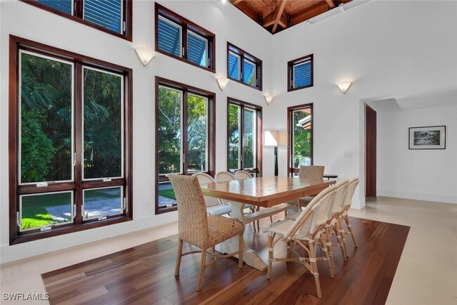 Building Photo - 795 18th Ave S