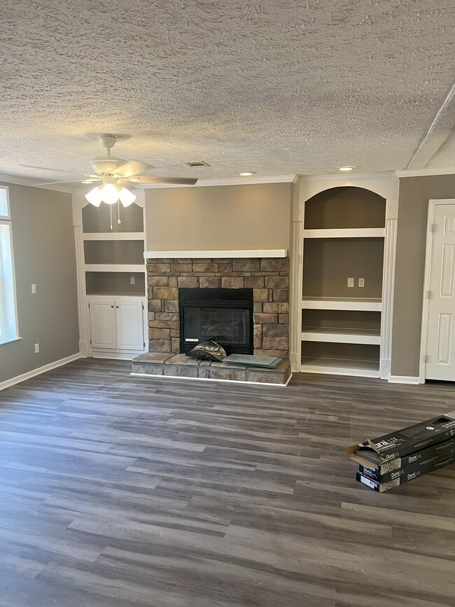 Building Photo - 489 Windwood Dr