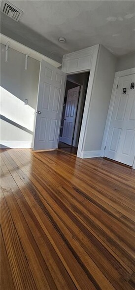 Building Photo - 358 Weeden St