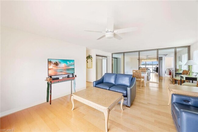 Building Photo - 330 Kon Tiki Dr