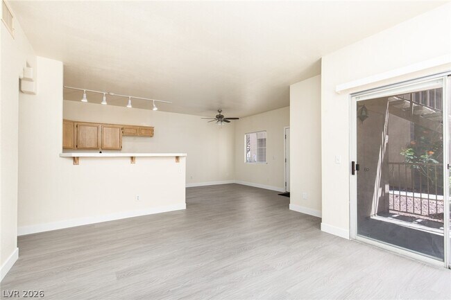 Building Photo - 2110 Los Feliz St