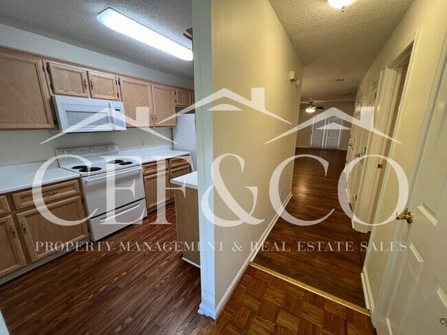 Building Photo - Lovely 2 bedroom 2 bathroom townhome now available.