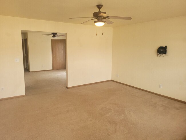 Building Photo - 16880 Huntington Ln