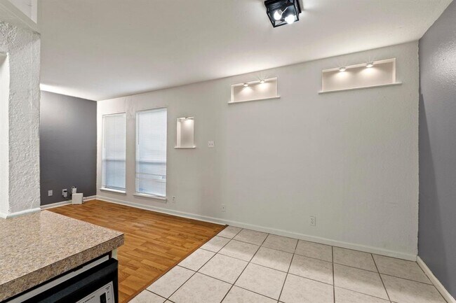 Building Photo - 2708 S 1st St