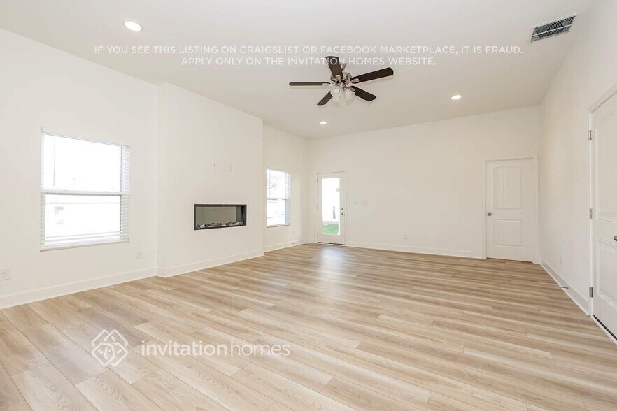 Building Photo - 3709 Marthinus Ln
