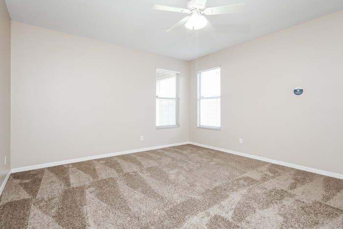 Building Photo - 2420 Plantation Oak Dr