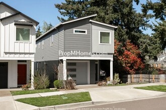 Building Photo - Modern Three Bedroom Home in SW Portland!