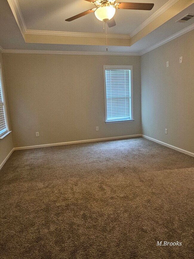 Building Photo - 1704 Almond Tree Pl