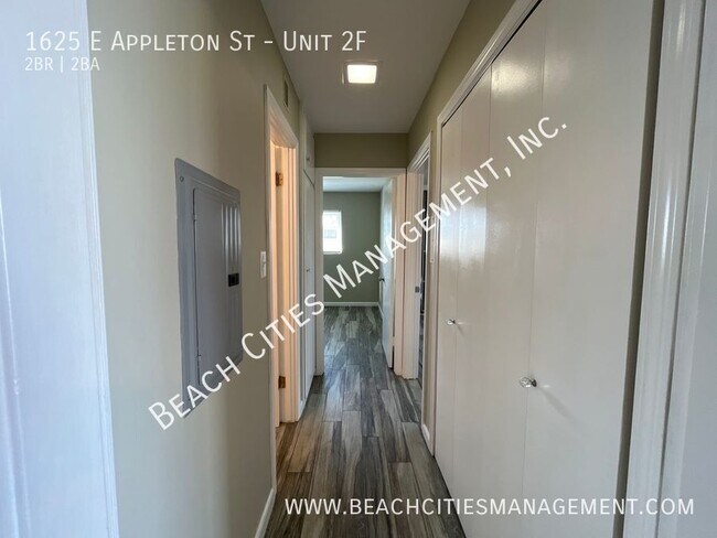 Building Photo - 1625 E Appleton St