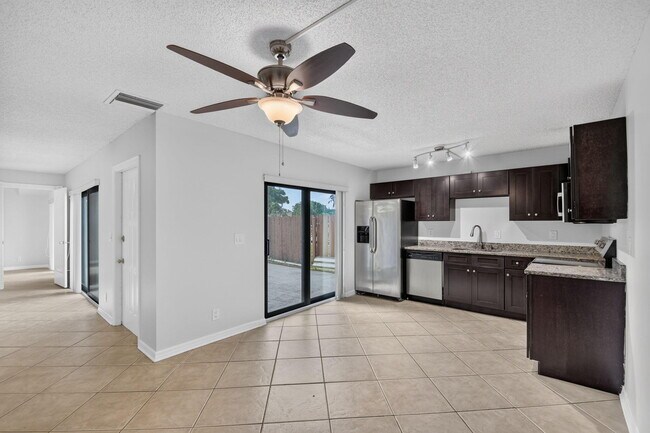 Building Photo - 744 Springdale Cir