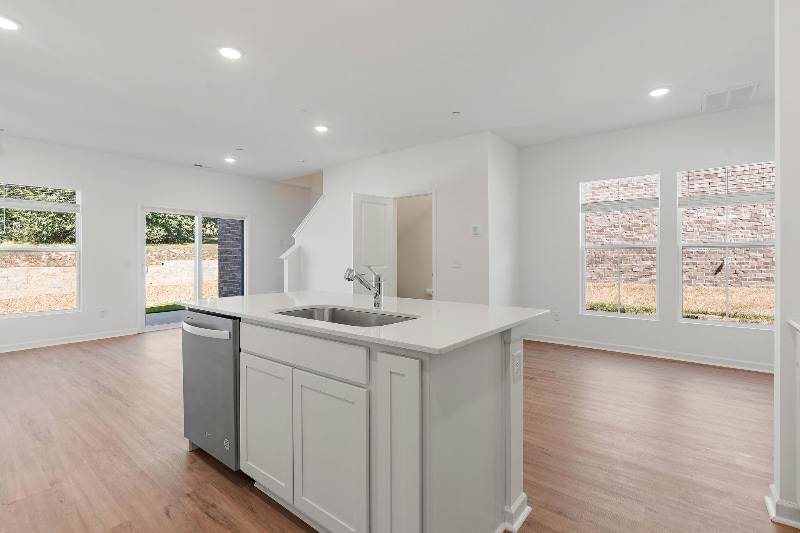 Building Photo - 7136 Mapleside Ln