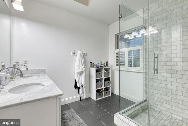 Building Photo - 2 Millhaven Ct