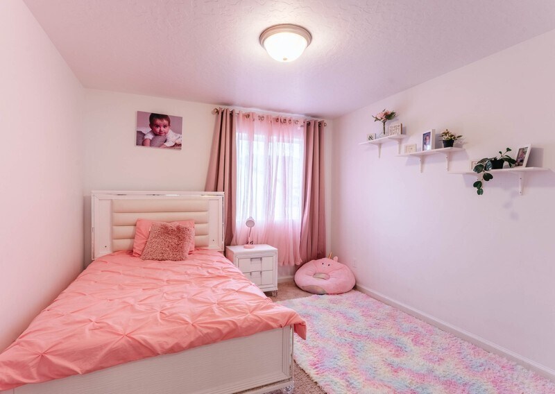 Building Photo - 431 W Palomino Way