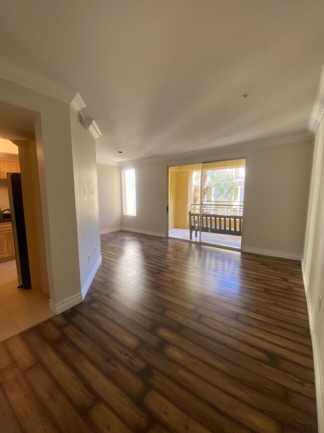 Building Photo - Gorgeous unfurnished 1 bedroom at the fabu...