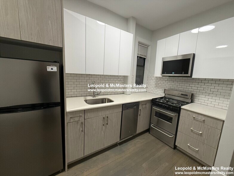 Building Photo - 70 Peterborough St