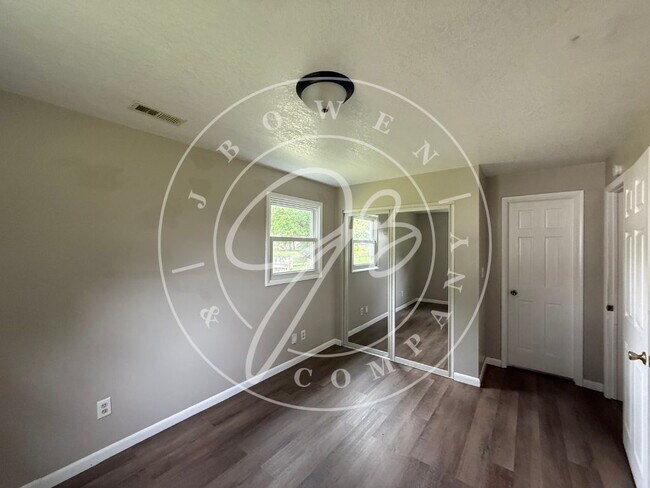 Building Photo - 3-Bedroom South Toledo Home with 2 Full Ba...