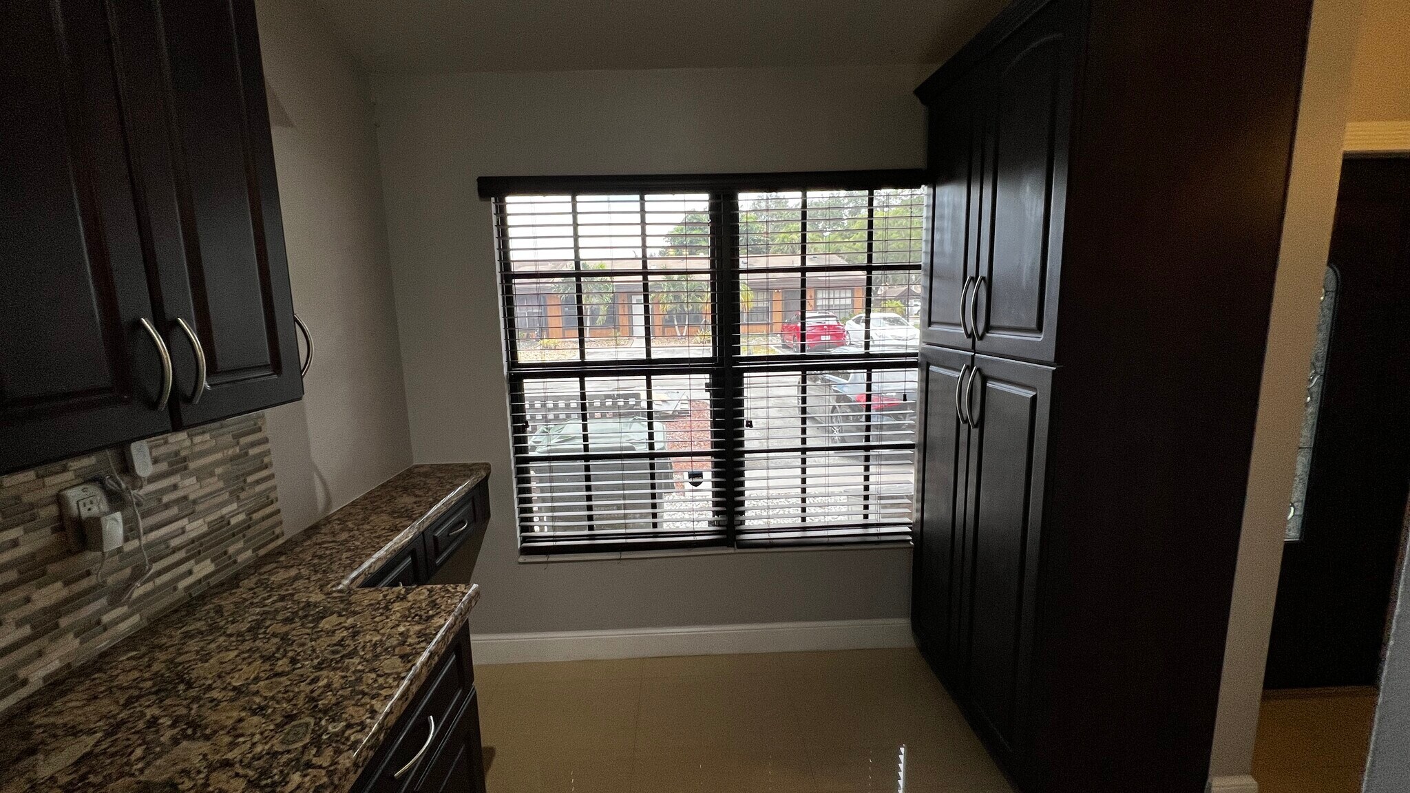 Kitchen Nook - 2310 Elm Ct