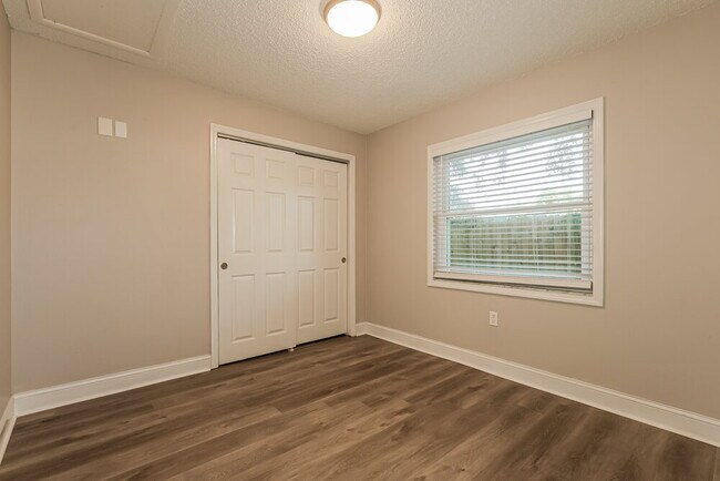 Building Photo - 9311 Mary Ave