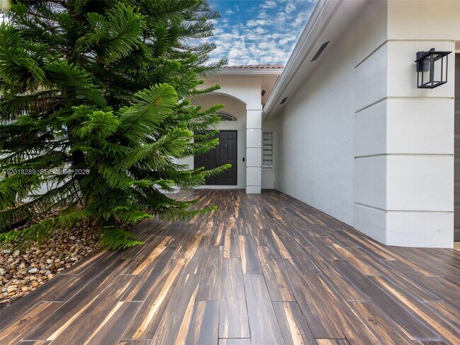Building Photo - 16894 Crestview Ln