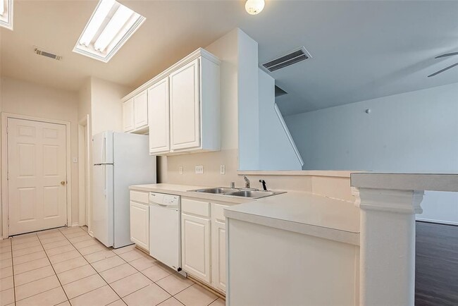 Building Photo - 14 Scenic Brook Ct