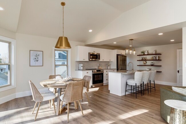 Building Photo - 7223 University Ave