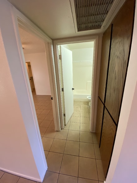 Building Photo - 415 N 64th Pl