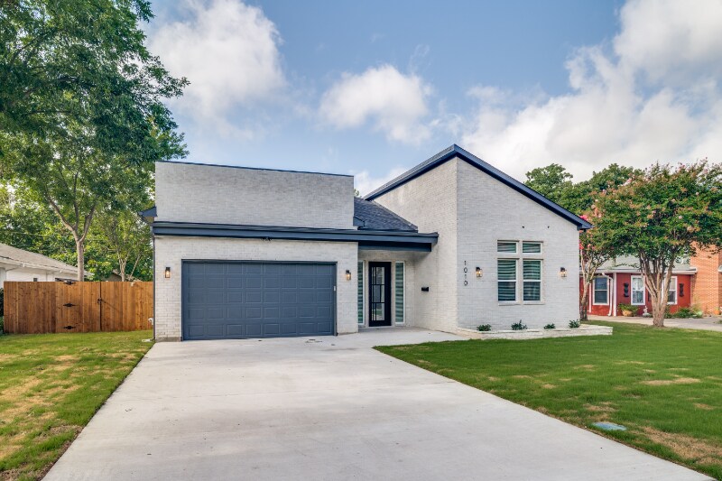 Building Photo - 1010 W Avenue F