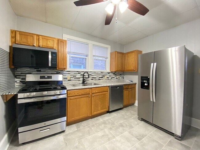 Building Photo - 2240 White Oak Ave