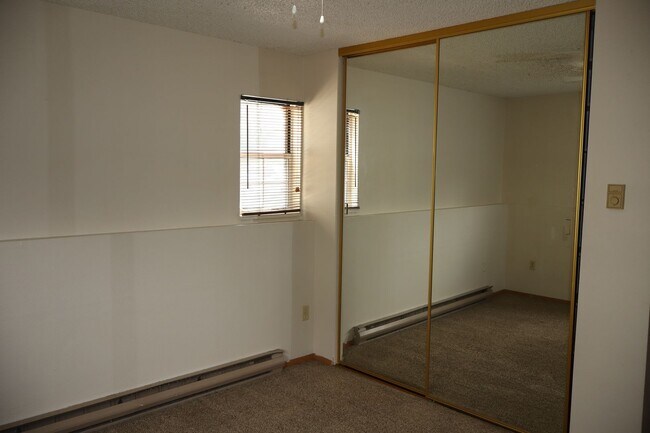 Building Photo - Spacious 2BR/2BA Condo Steps from Campus