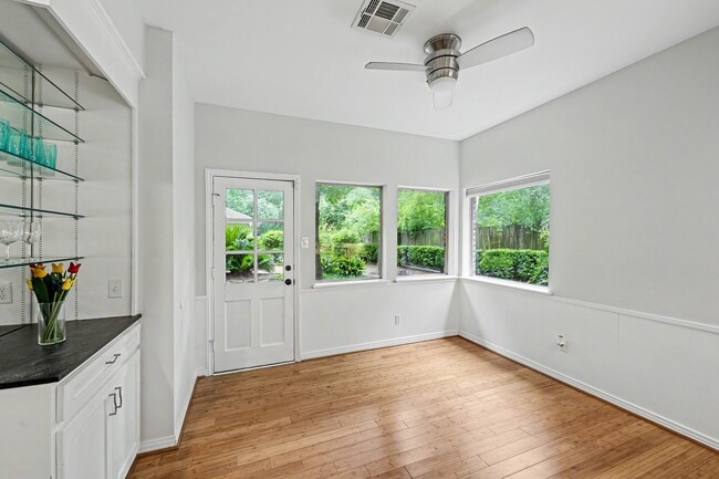 Building Photo - 10811 Hunters Forest Dr
