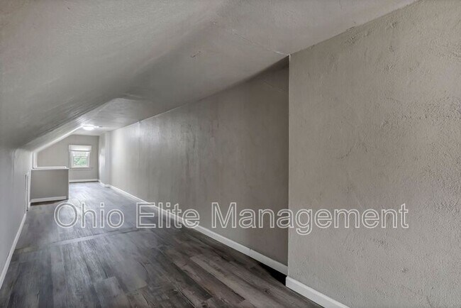 Building Photo - 618 Lilley Ave