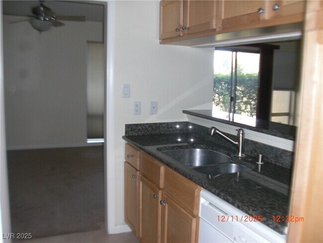 Building Photo - 793 Oakmont Ave